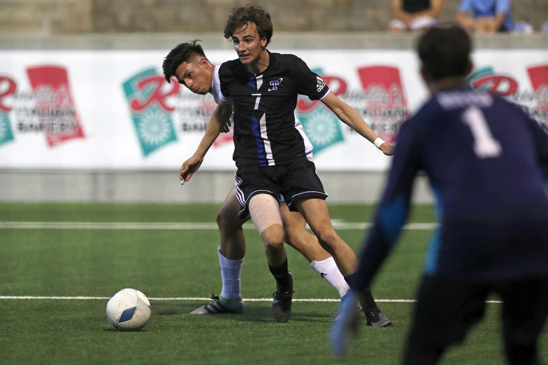 051122-owh-spo-statesoccer-em09.jpg